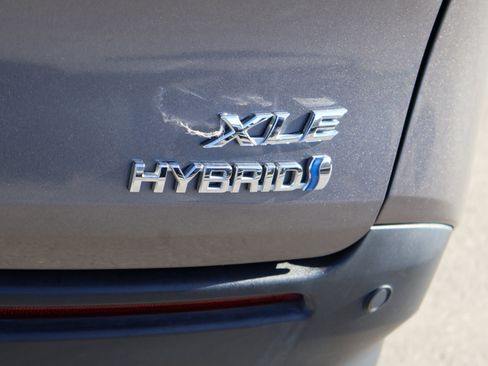 Used 2024 Toyota Sienna XLE image 15