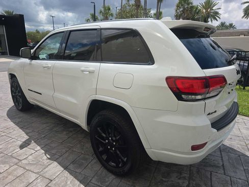 Used 2019 Jeep Grand Cherokee Altitude AWD/4WD image 7