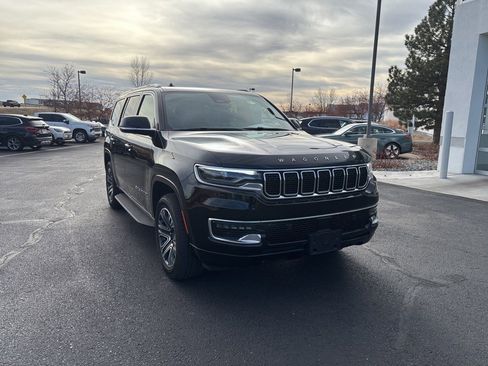 Used 2024 Jeep Wagoneer 4WD w/ Premium Group I image 7