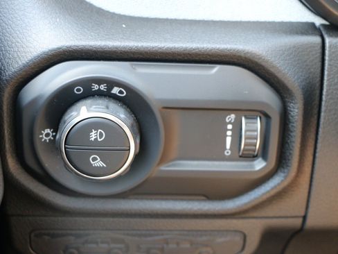 Used 2025 Jeep Gladiator Sport AWD/4WD image 18