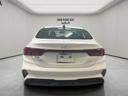 Used 2024 Kia Forte LX FWD image 4