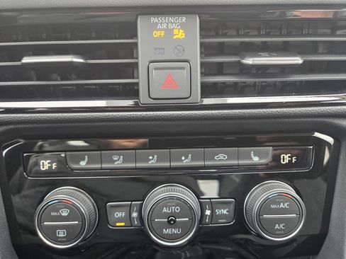 Used 2024 Volkswagen Taos SE image 14