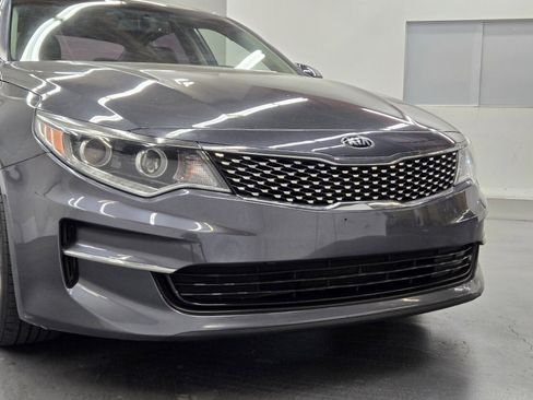 Used 2017 Kia Optima EX w/ Premium Package FWD image 5