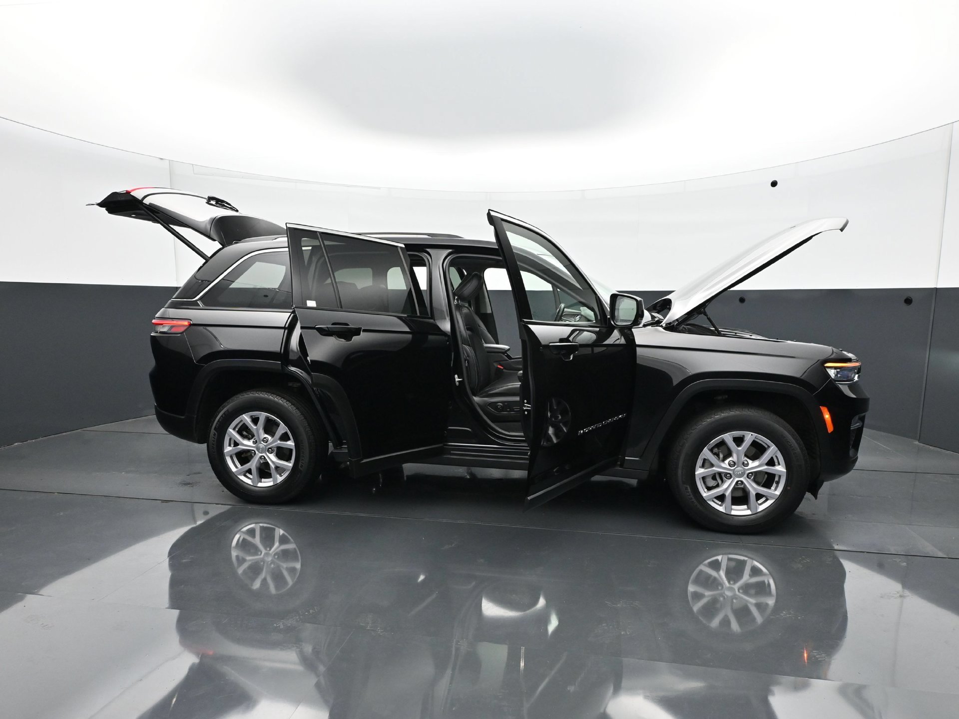 Used 2022 Jeep Grand Cherokee Limited AWD/4WD image 37