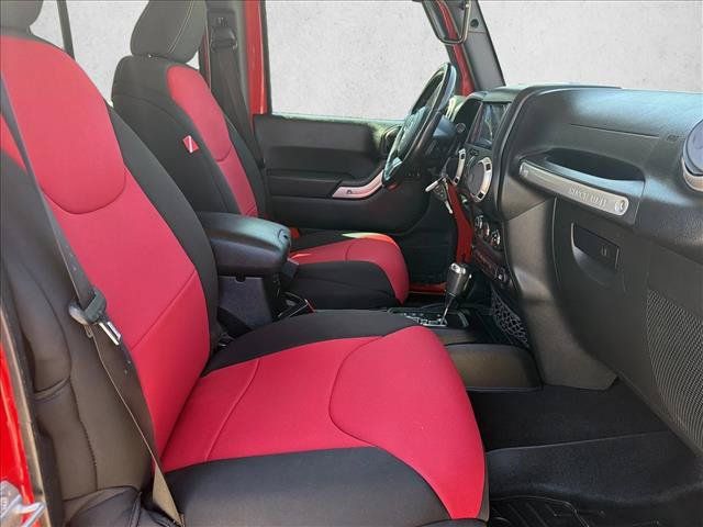 Used 2018 Jeep Wrangler Unlimited Sahara w/ Connectivity Group AWD/4WD image 23