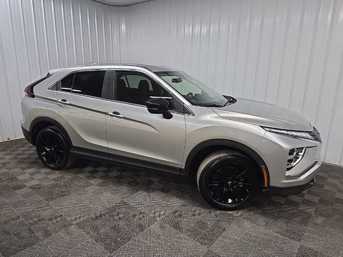 Used 2024 Mitsubishi Eclipse Cross LE image 1