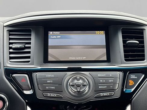 Used 2016 Nissan Pathfinder SV image 19