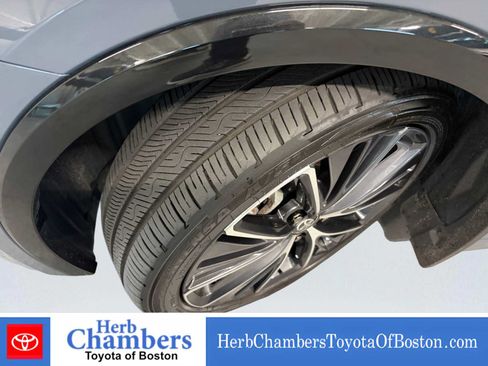 Used 2025 Toyota Prius XLE AWD/4WD image 8
