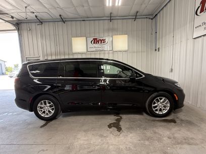 Used 2026 Chrysler Pacifica Select