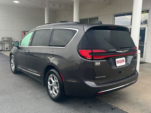 Used 2023 Chrysler Pacifica Limited FWD image 4