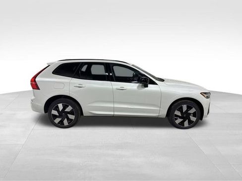 Used 2025 Volvo XC60 T8 Plus w/ Climate Package image 9