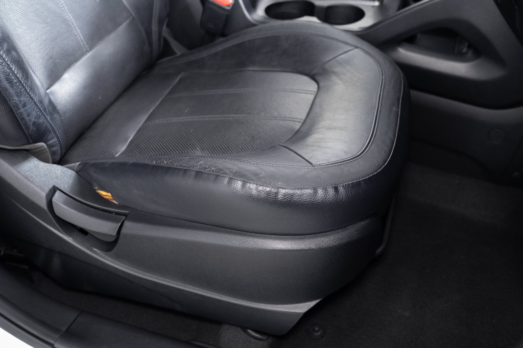 Used 2010 Hyundai Tucson Limited w/ Premium Pkg 4 FWD image 25