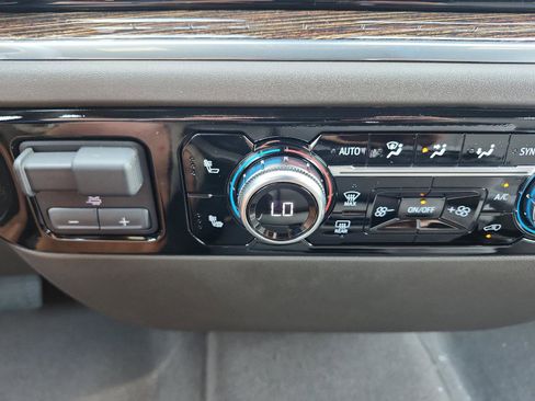 New 2026 GMC Sierra 1500 SLE image 16