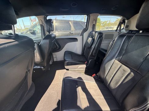 Used 2019 Dodge Grand Caravan SXT image 10