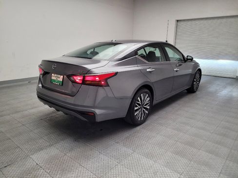 Used 2024 Nissan Altima 2.5 SV image 9