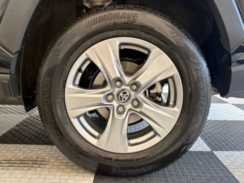 Used 2025 Toyota RAV4 XLE FWD image 11