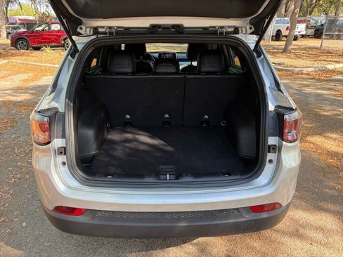 Used 2025 Jeep Compass Latitude image 27