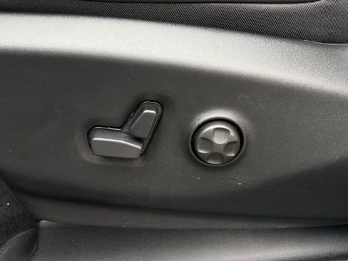 New 2026 Chrysler Pacifica Limited w/ Uconnect Theater Family Group image 17