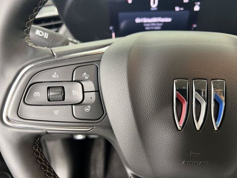 Certified 2024 Buick Encore GX Avenir FWD image 8
