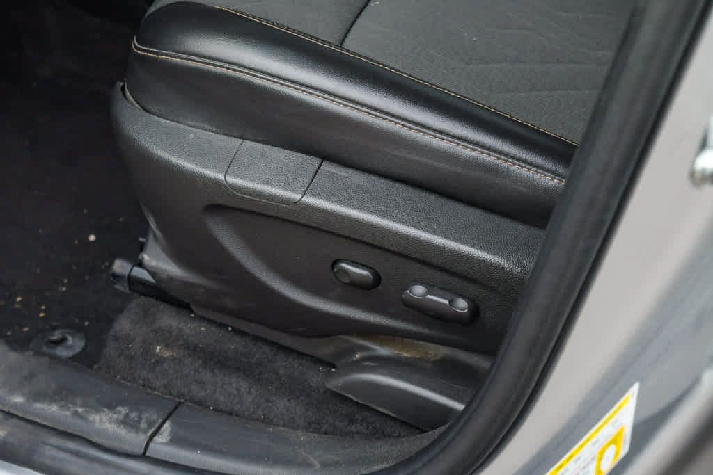 Used 2019 Chevrolet Trax LT w/ LT Convenience Package FWD image 25