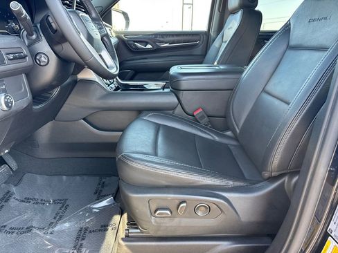 Used 2023 GMC Yukon XL Denali image 10