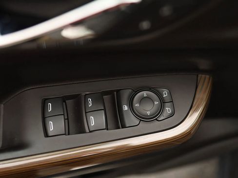 Used 2020 GMC Acadia SLE w/ Driver Convenience Package image 12