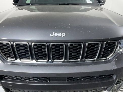 New 2025 Jeep Grand Cherokee L Laredo image 10