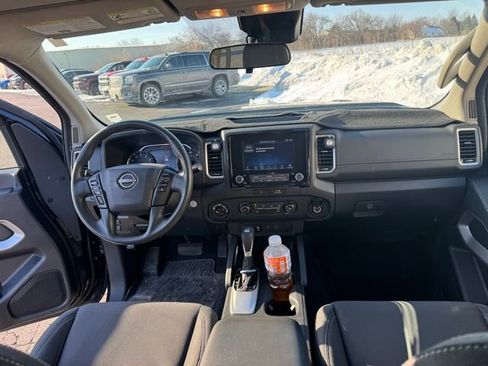 Used 2022 Nissan Frontier SV w/ Technology Package image 16