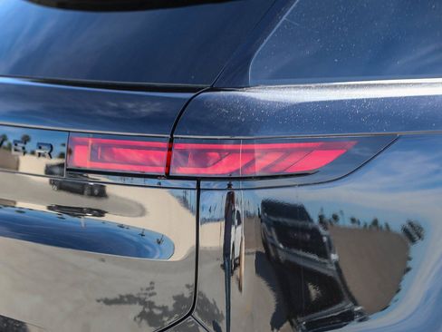 Used 2024 Land Rover Range Rover Sport Dynamic SE image 9