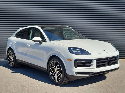 Certified 2025 Porsche Cayenne Coupe image 9