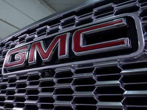 Used 2022 GMC Yukon XL Denali w/ Denali Premium Package AWD/4WD image 5