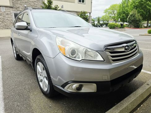 Used 2011 Subaru Outback 2.5i Premium w/ All-Weather Pkg AWD/4WD image 7