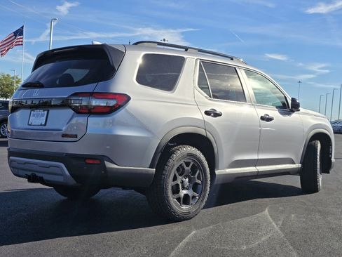 New 2025 Honda Pilot TrailSport image 19