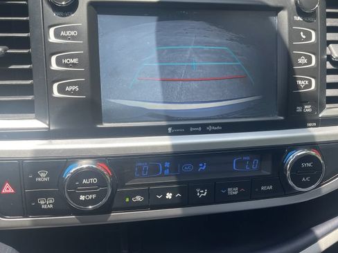 Used 2017 Toyota Highlander XLE FWD image 5
