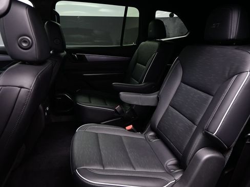 Used 2025 Buick Enclave Sport Touring FWD image 32