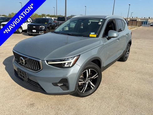 Used 2023 Volvo XC40 B5 Plus AWD/4WD image 1