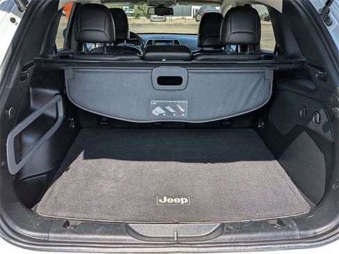 Used 2018 Jeep Cherokee Overland image 28