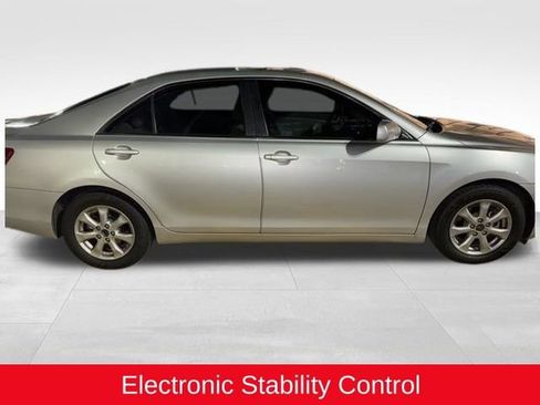 Used 2011 Toyota Camry LE image 5