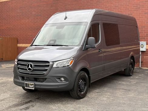 Used 2025 Mercedes-Benz Sprinter 2500 image 3