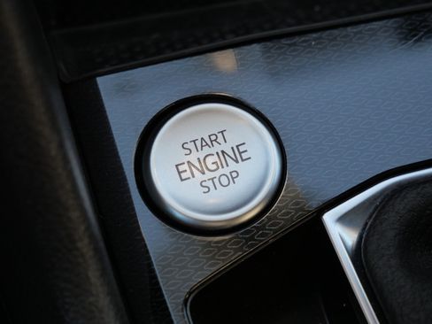 Certified 2025 Volkswagen Taos SE image 27