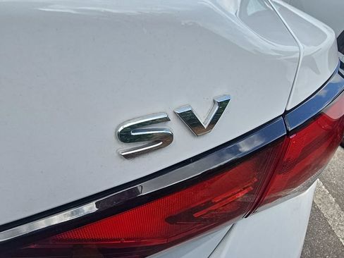 Used 2024 Nissan Sentra SV FWD image 8