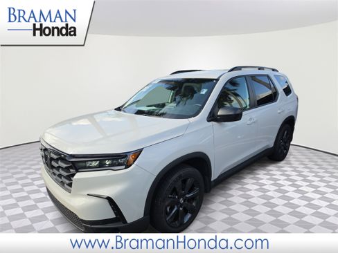 Certified 2025 Honda Pilot Sport image 1