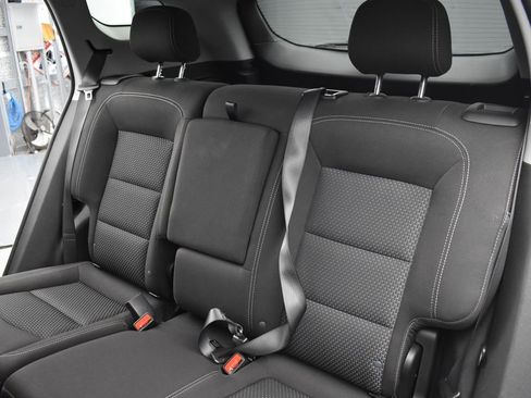 Used 2024 GMC Terrain SLE image 9