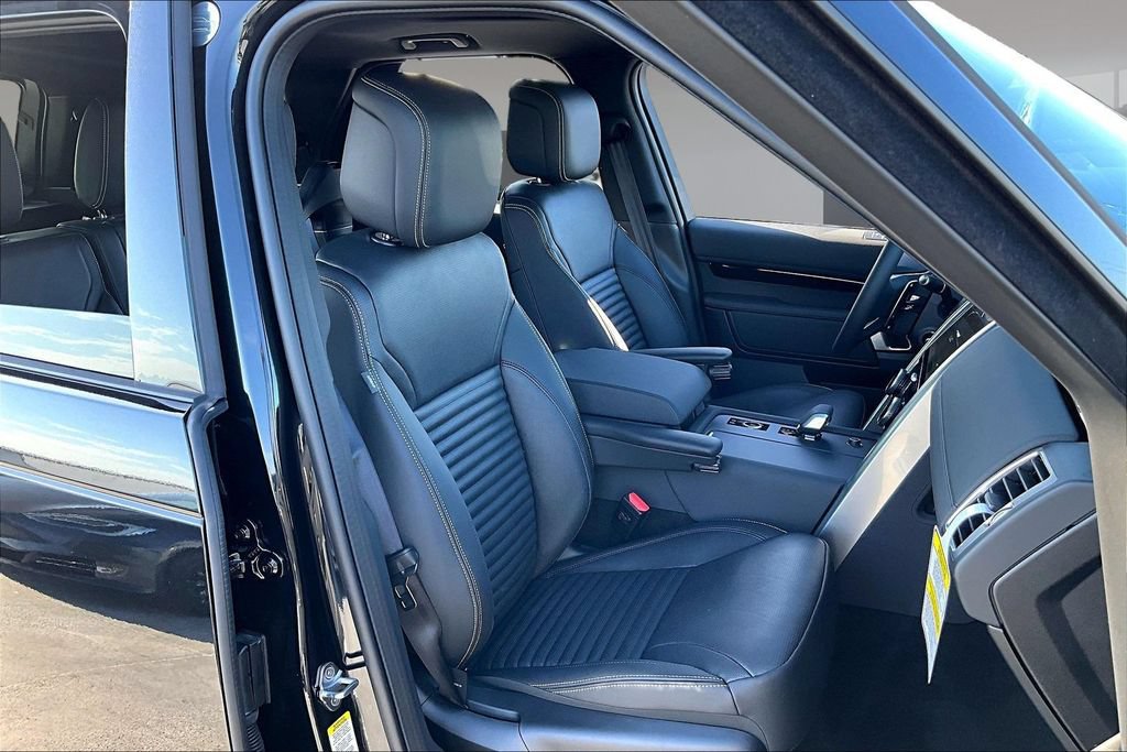 New 2026 Land Rover Discovery S AWD/4WD image 11