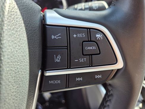 Used 2022 Toyota Highlander LE image 25