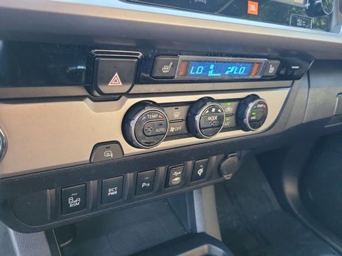 Used 2017 Toyota Tacoma Limited w/ Tow Package RWD image 29