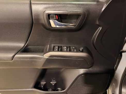 Used 2021 Toyota Tacoma TRD Sport image 13