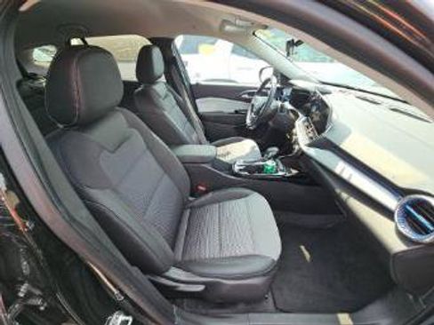 Used 2025 Chevrolet Trax LT w/ LT Convenience Package FWD image 22