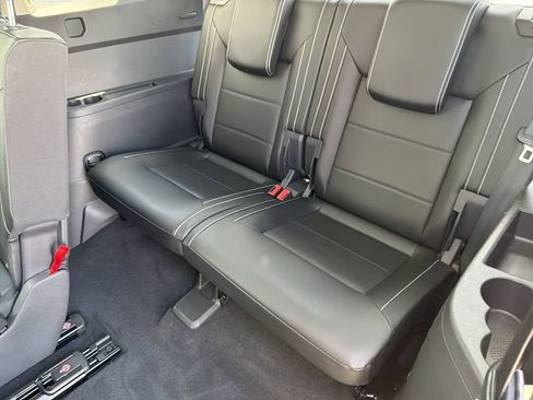 Used 2023 Volkswagen Atlas SE w/ Panoramic Sunroof Package FWD image 21