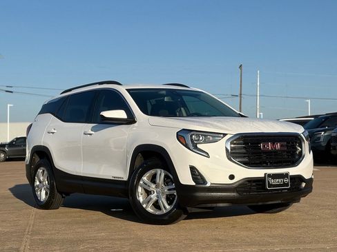 Used 2020 GMC Terrain SLE w/ Driver Convenience Package image 2